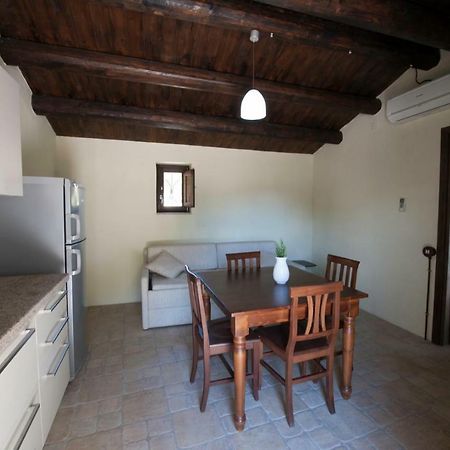 Гостевой дом Liscia Country Relais Сант'Антонио-ди-Галлура Экстерьер фото