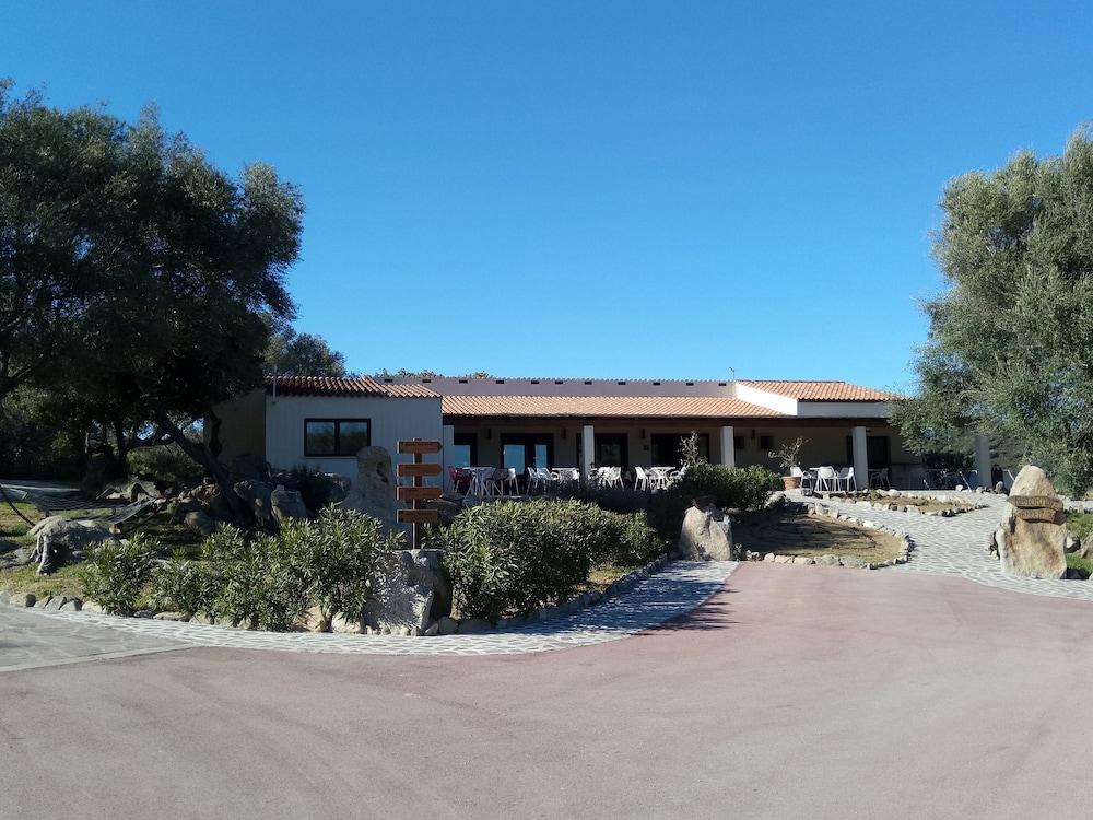 Гостевой дом Liscia Country Relais Сант'Антонио-ди-Галлура Экстерьер фото