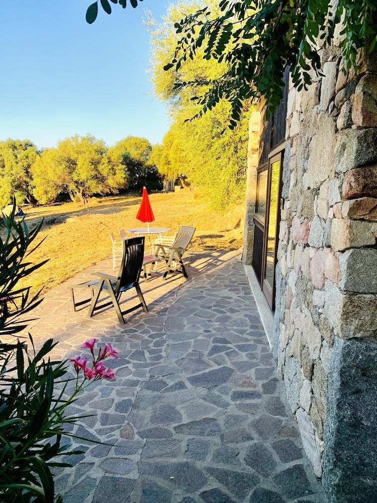 Гостевой дом Liscia Country Relais Сант'Антонио-ди-Галлура Экстерьер фото