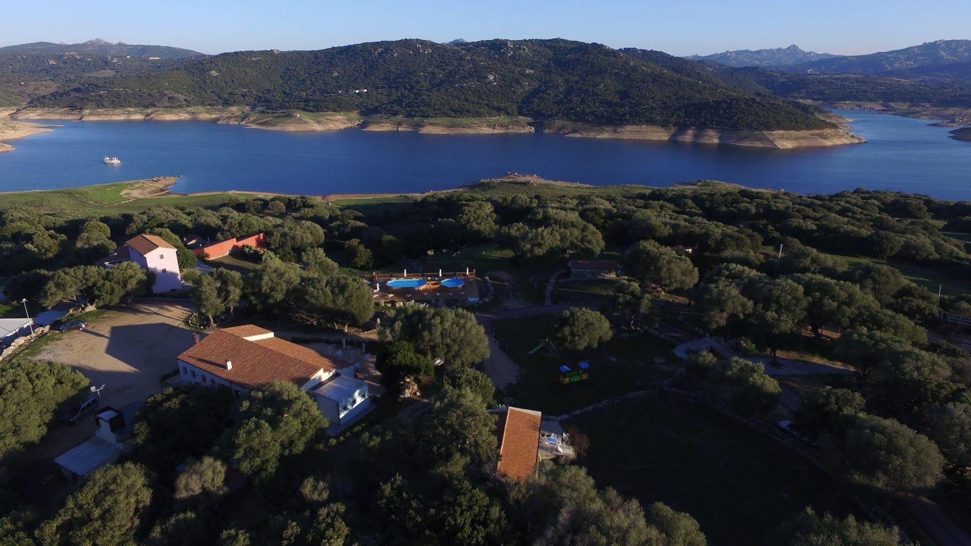 Гостевой дом Liscia Country Relais Сант'Антонио-ди-Галлура Экстерьер фото